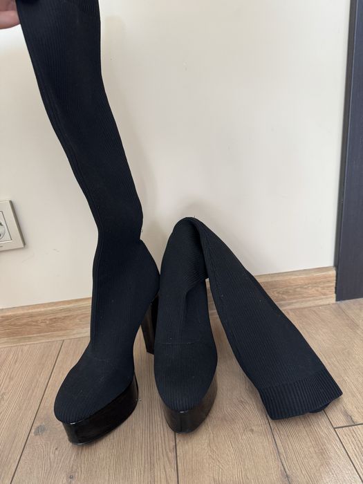 Черни ботуши тип чорап на ток