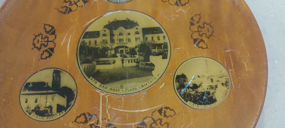 Farfurie decorativă din lemn, veche