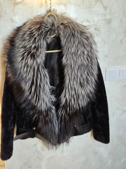 Vând haine de blană – modele elegante /  PRET SOC !!