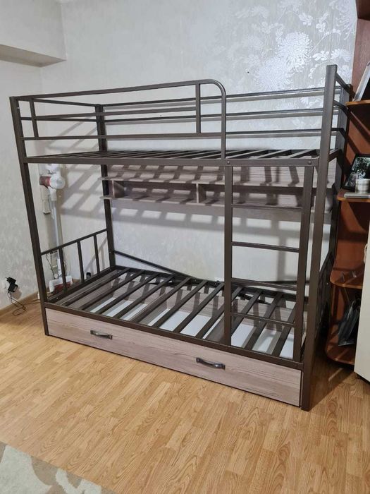 Металлическая двухъярусная кровать для хостела. Доставка бесплатно.