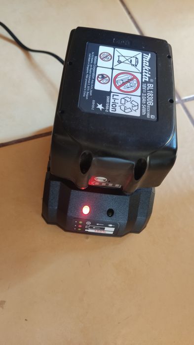 Încărcător acumulatori Makita 14.4 18v