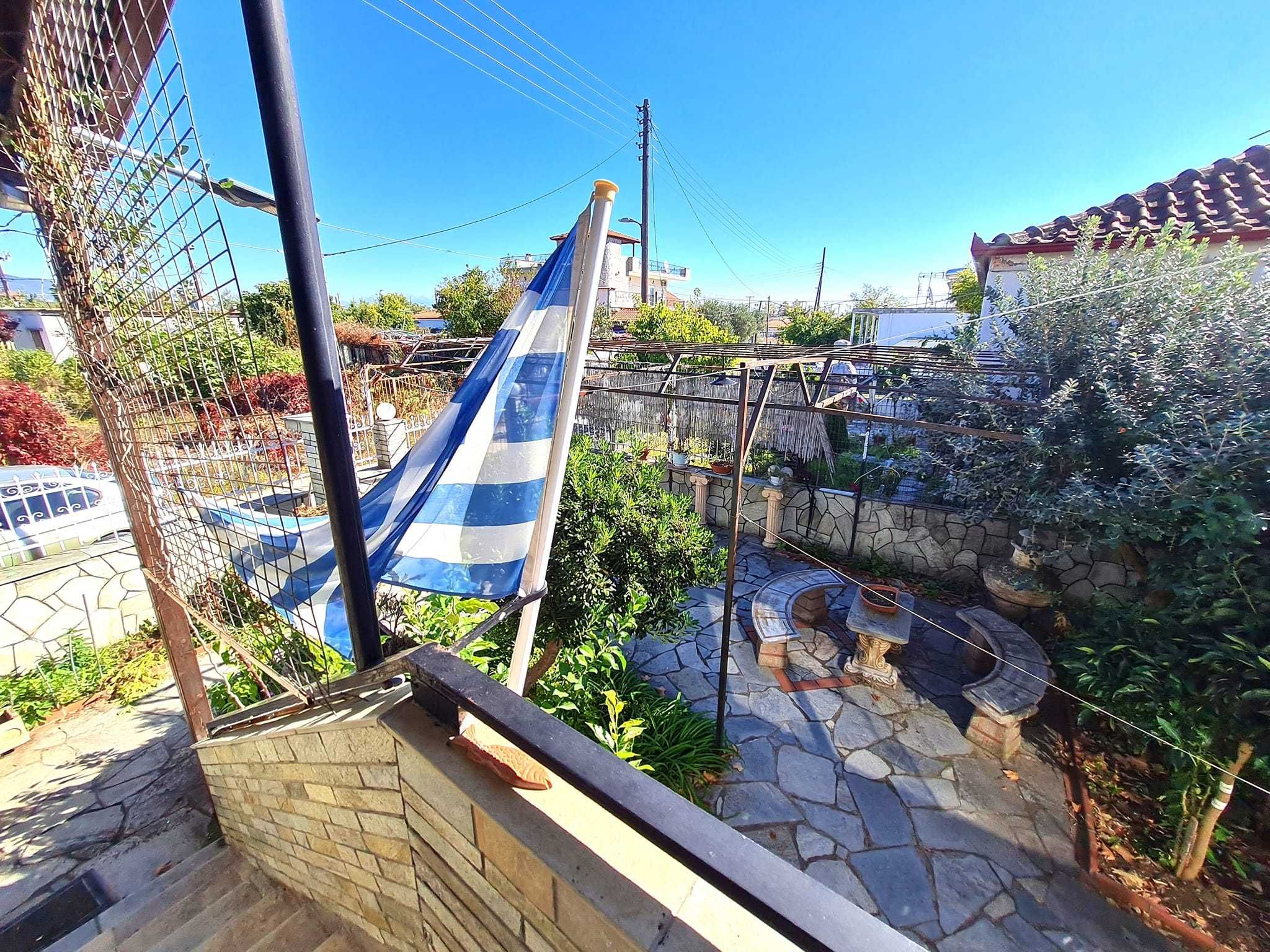 Продава 2ет къща 250 м2 с двор 500 м2 в Неа Врасна, Гърция