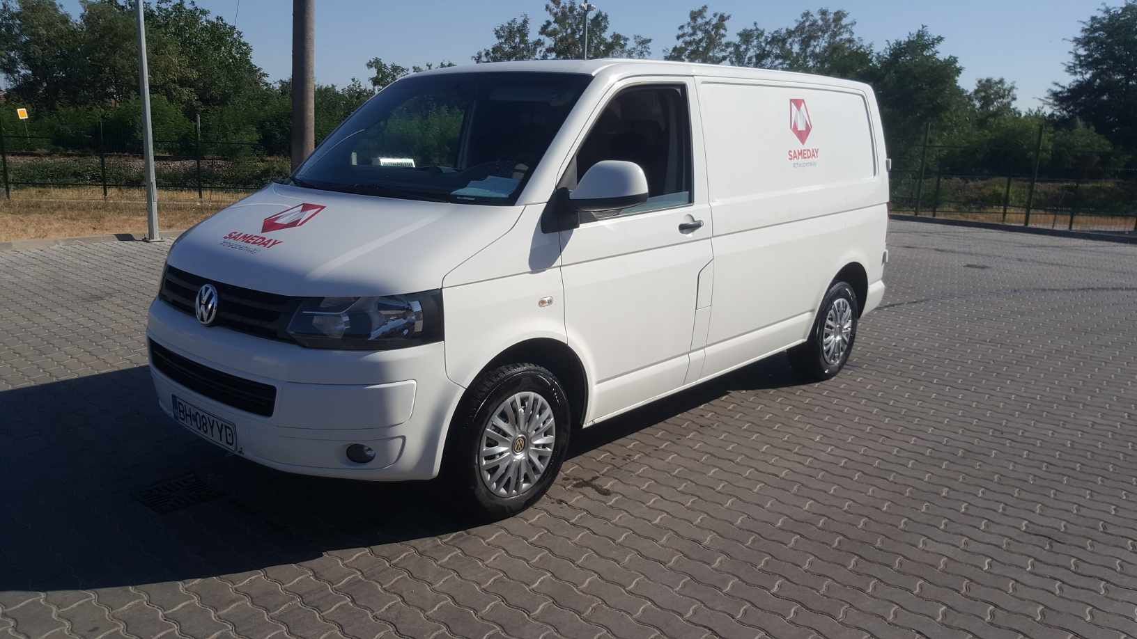 Vând Volkswagen transporter T5