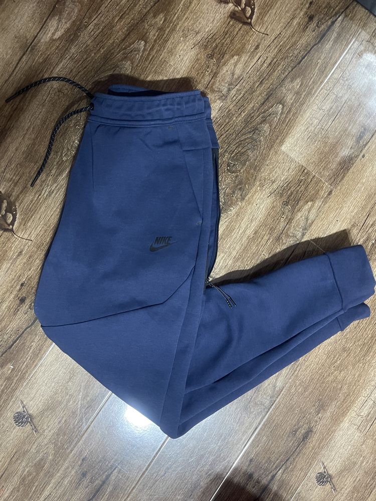 Nike Tech Fleece pants