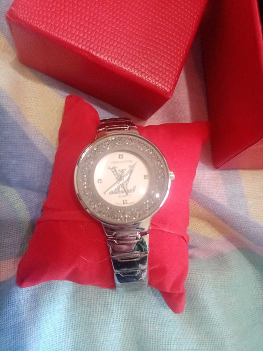 Женски часовник Louis Vuitton