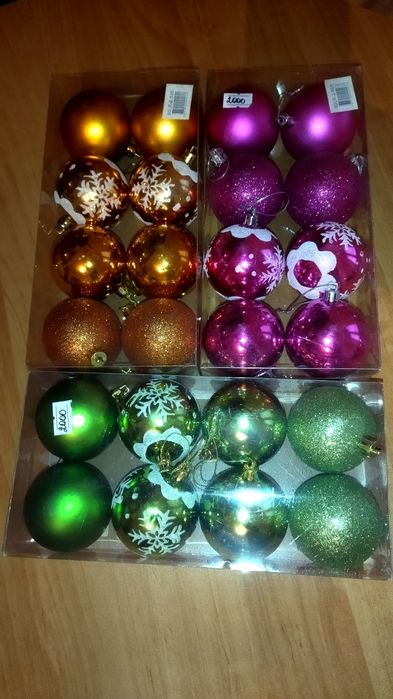 Ёлочные игрушки шары по восемь штук