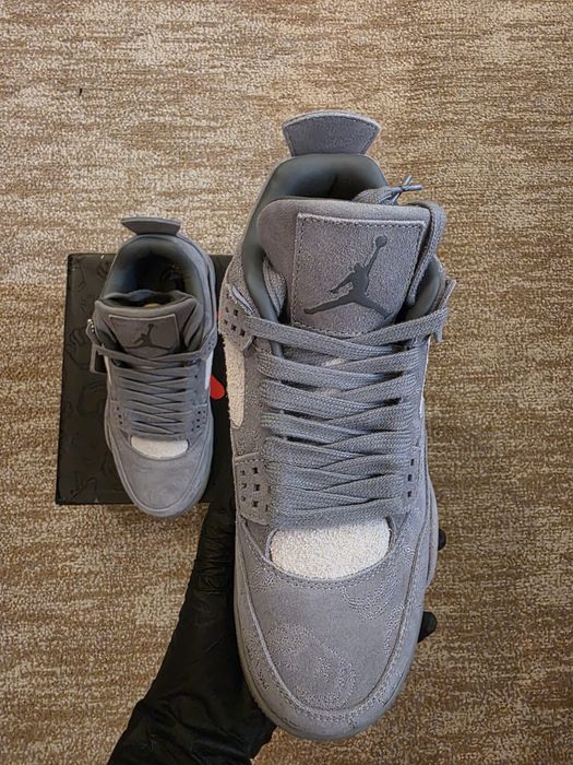Jordan 4 Kaws.