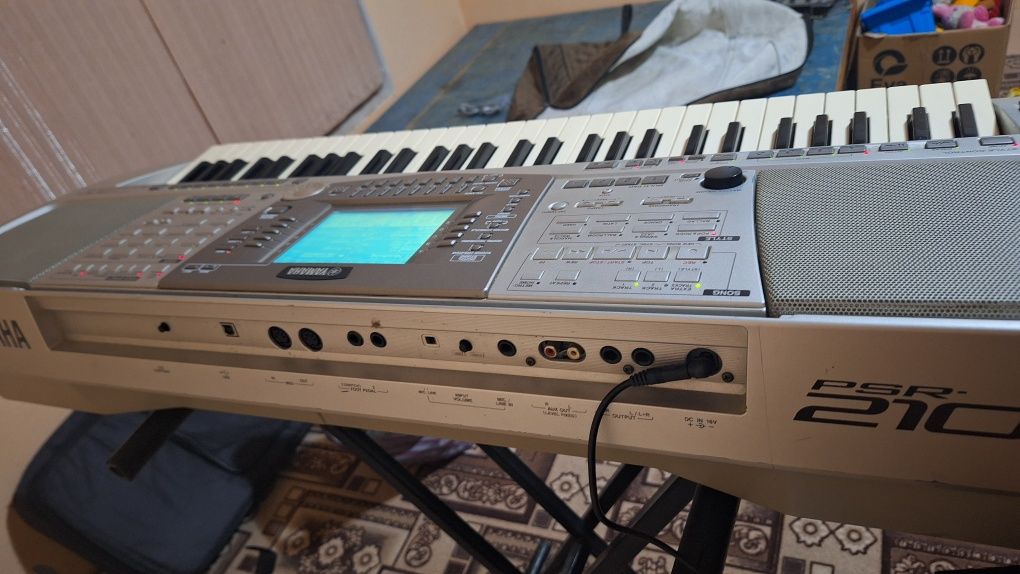 Продаётся Yamaha psr 2100