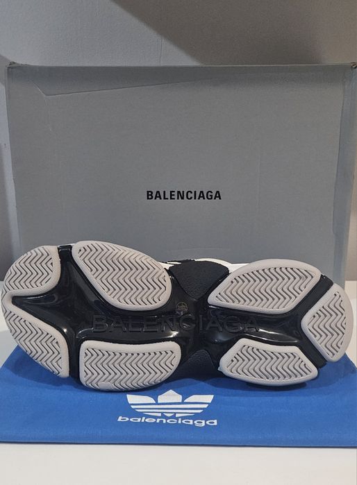 Balenciaga triple S adidas