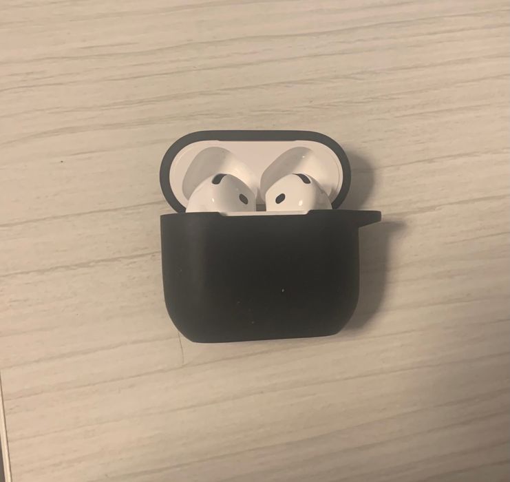 Vând AirPods 4 cu ANC stare foarte bună!