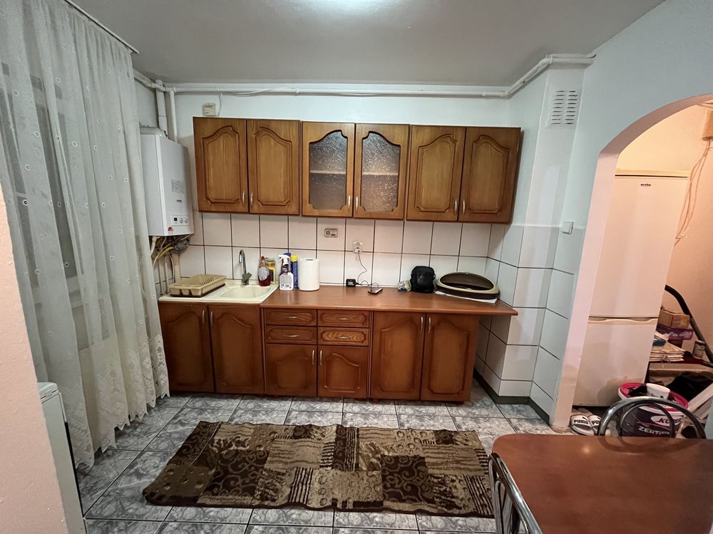 Vand apartament doua camere Petrosani