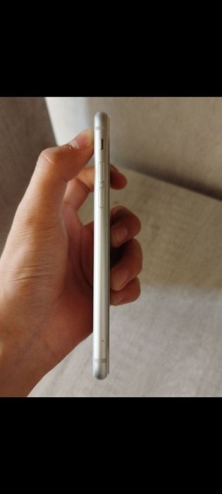 Iphone 8 sotiladi Rangi oq xotira 64g