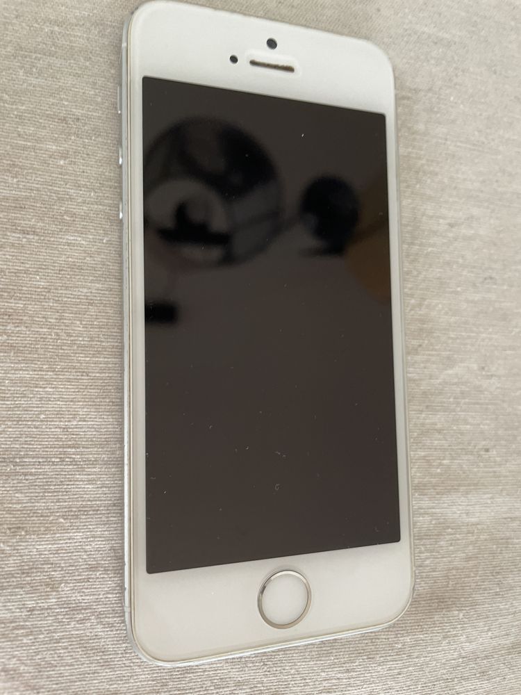 Iphone SE 64 GB сребрист
