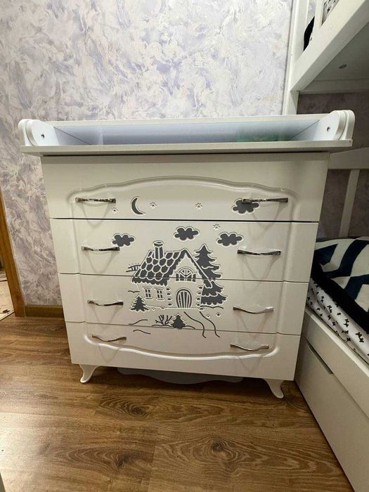 Продается детский пеленальный столик комод в отличном состоянии