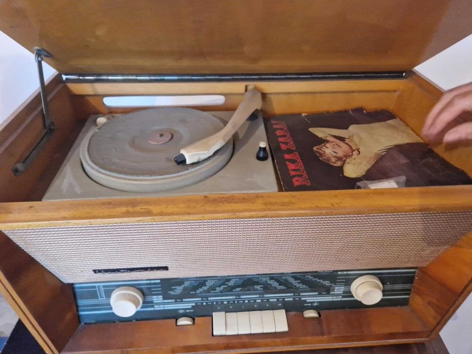 Radio cu pick up player