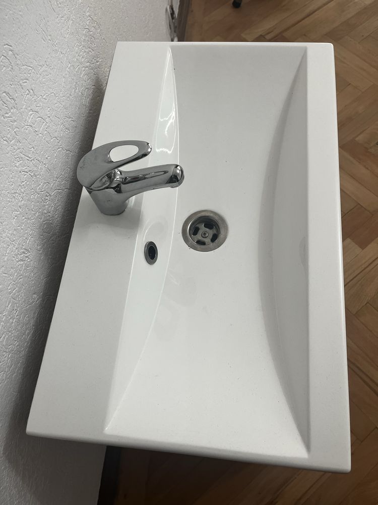 Lavoar cu mobilier si baterie