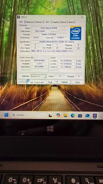 Vand Lenovo yoga 11e 2in1 si tableta nr serie-L3O4KBF3 stare ff buna