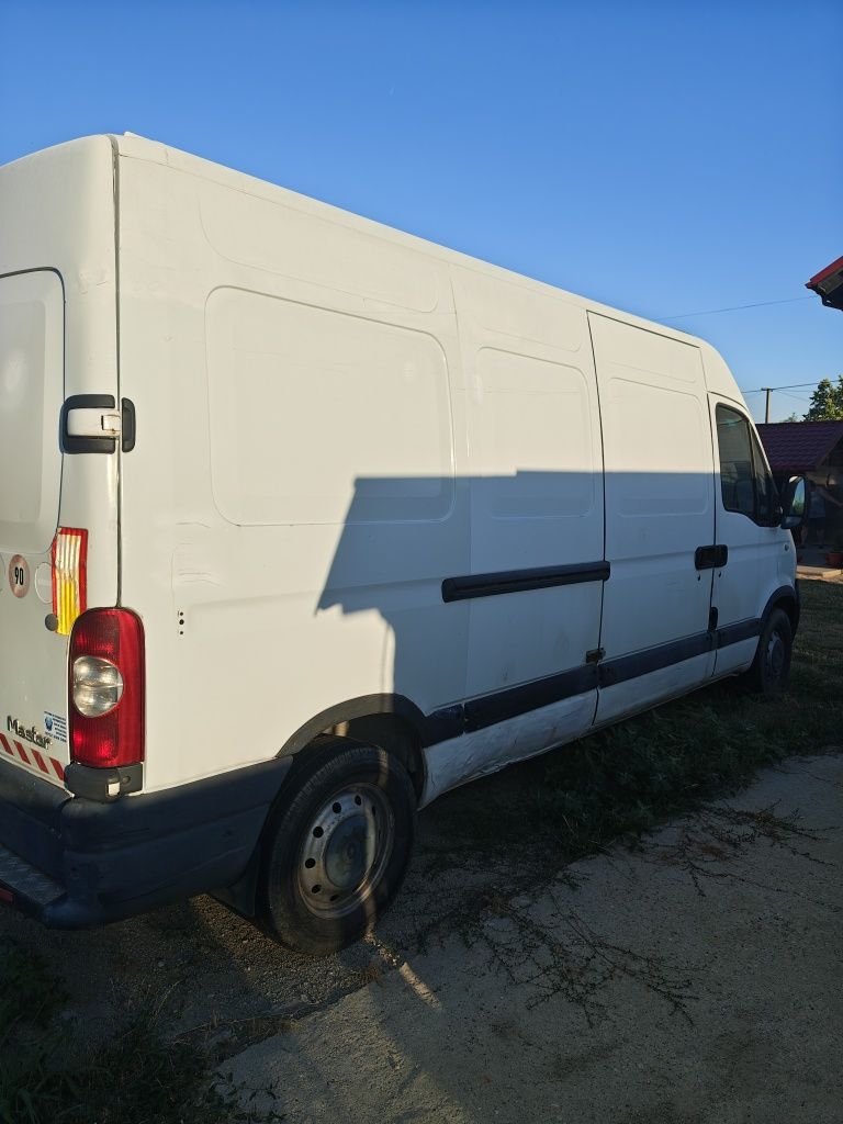 Vând Renault Master 2004