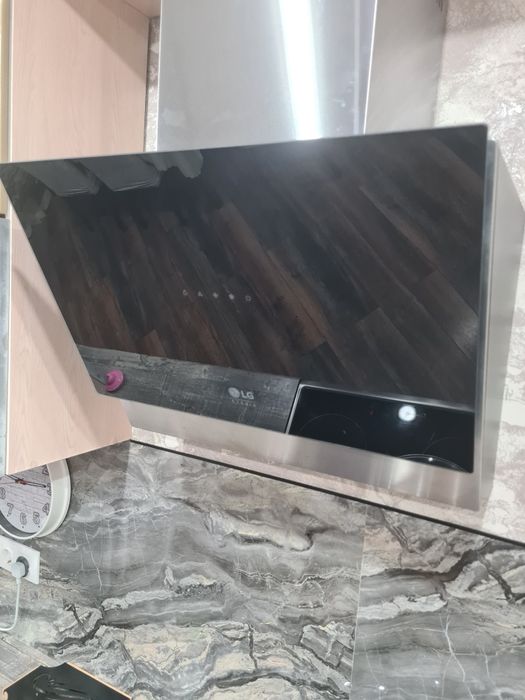 Продам кухню с плитой и вытяжкой бу