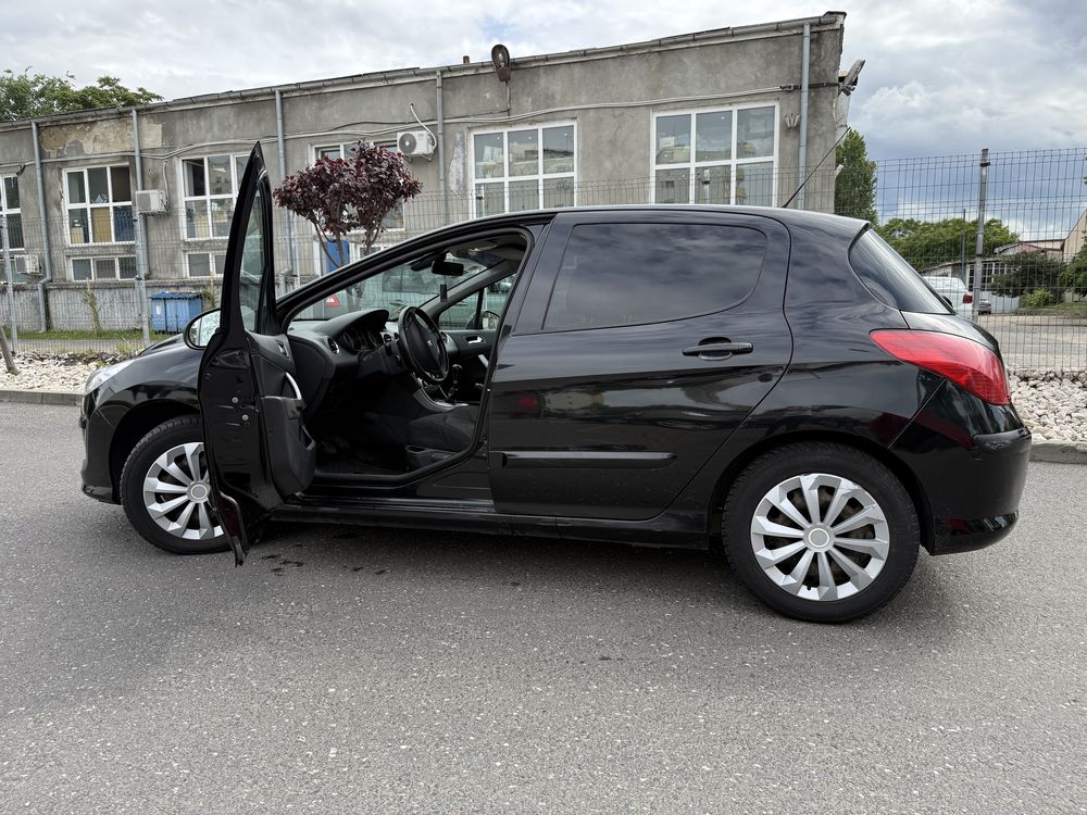 Peugeot 308 hatchback 2010