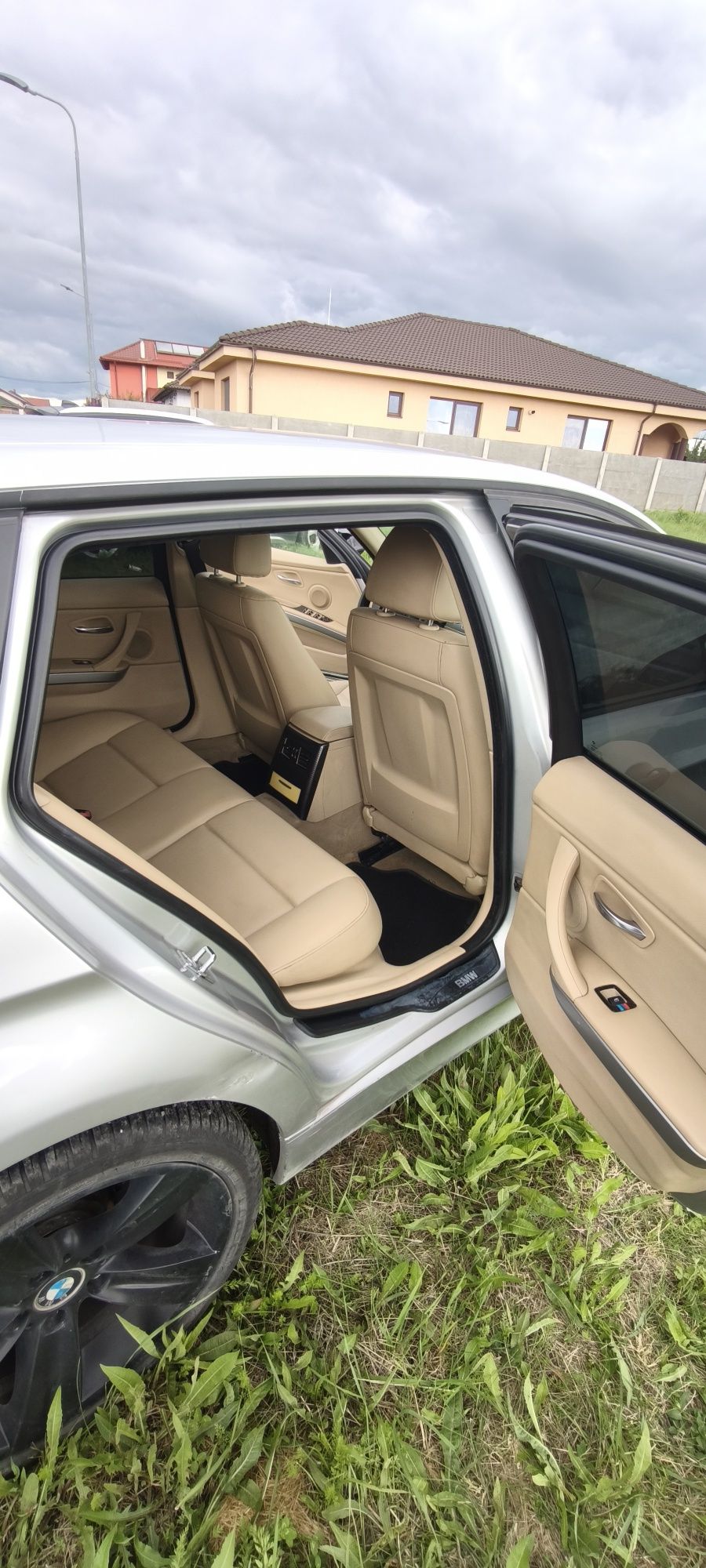 Vând BMW  318D e91