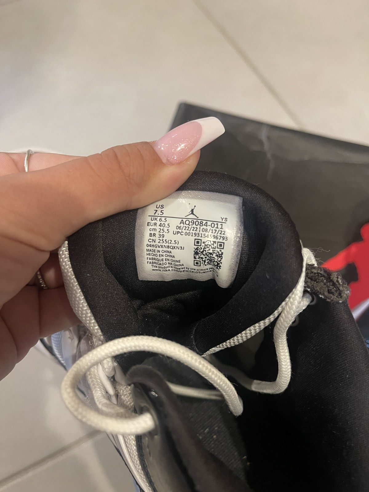 Jordan Max Aura,размер 40.5,като нови