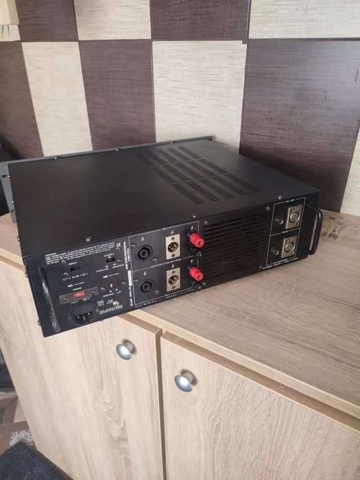 Vând amplificator putere profesional
