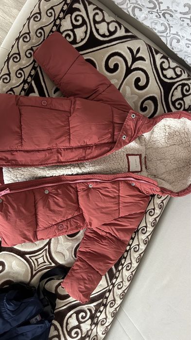 Продам детскую куртку Next