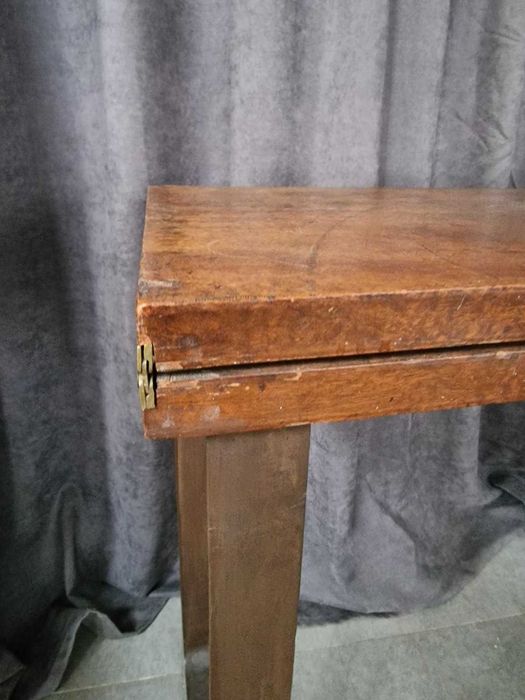 дървена масичка с металнт крака