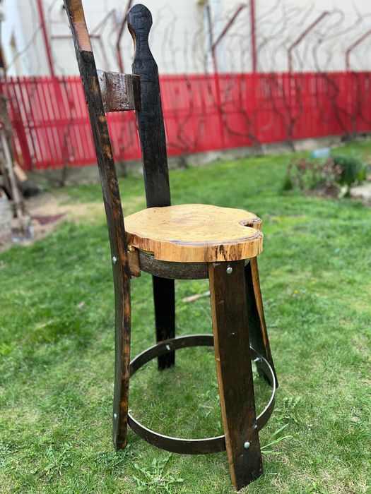 Scaune din lemn masiv – accent autentic pentru curte/casa ta!