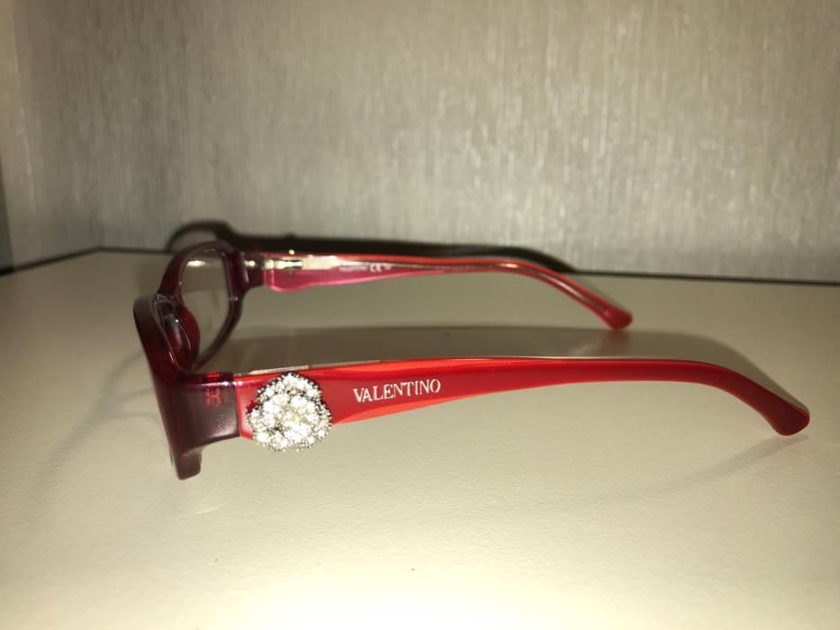 Нови диоптрични рамки за очила Valentino с камъчета