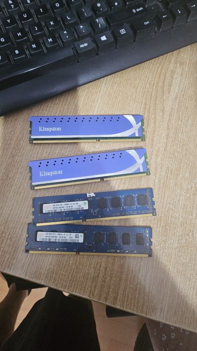 Memorii ram ddr 3 (16 GB)  4 x 4 gb