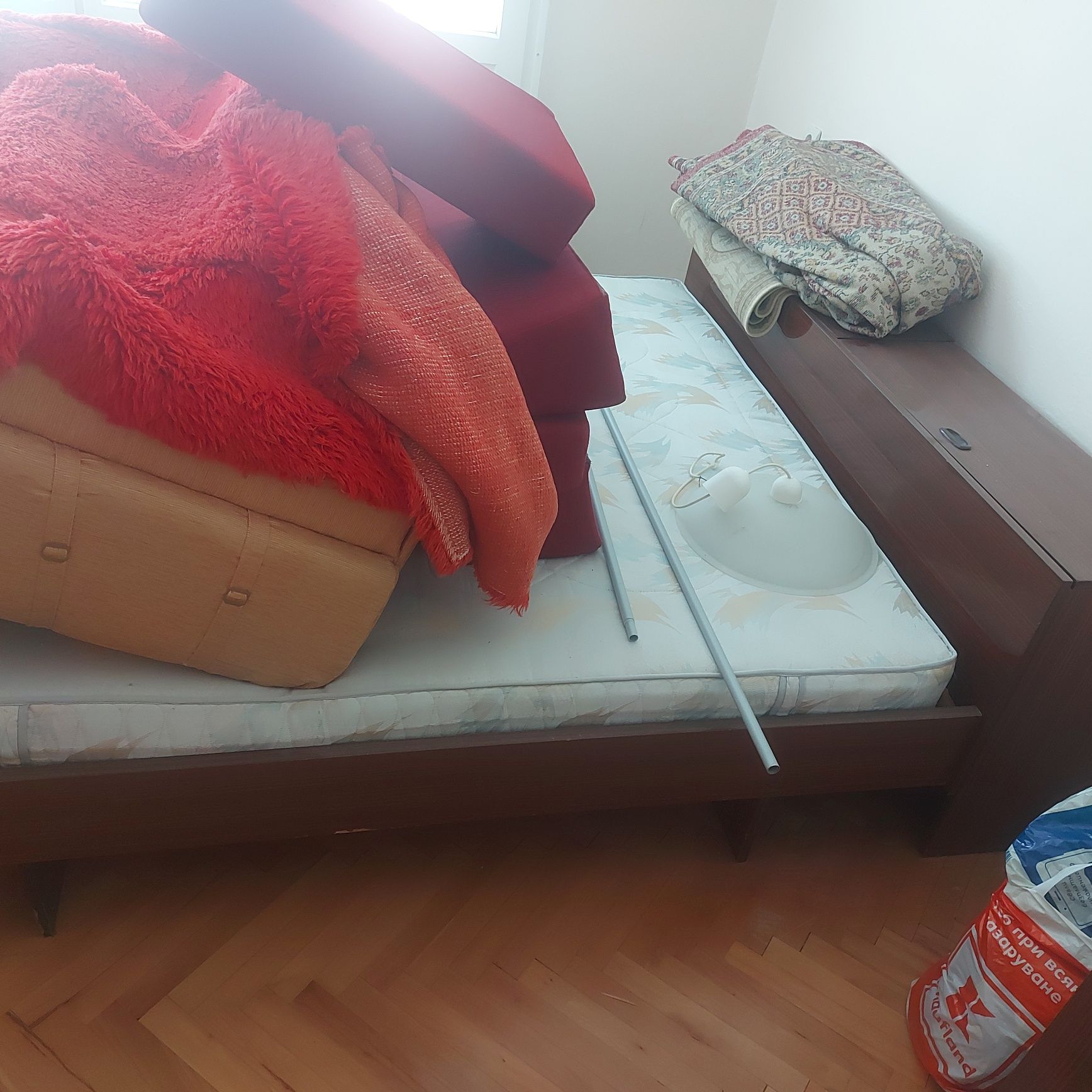 Стара спалня плюс 2 нощни шкафчета