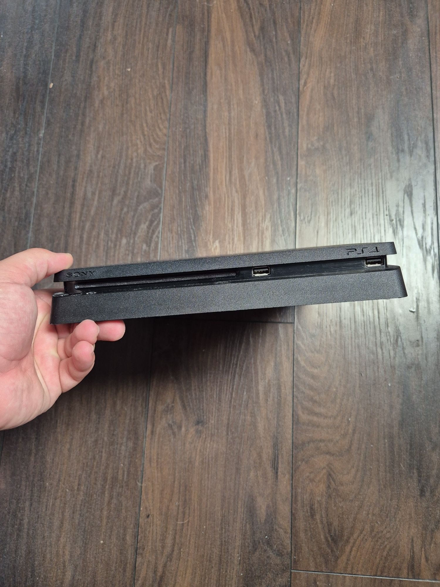 Playstation 4 slim 1TB с Контролер