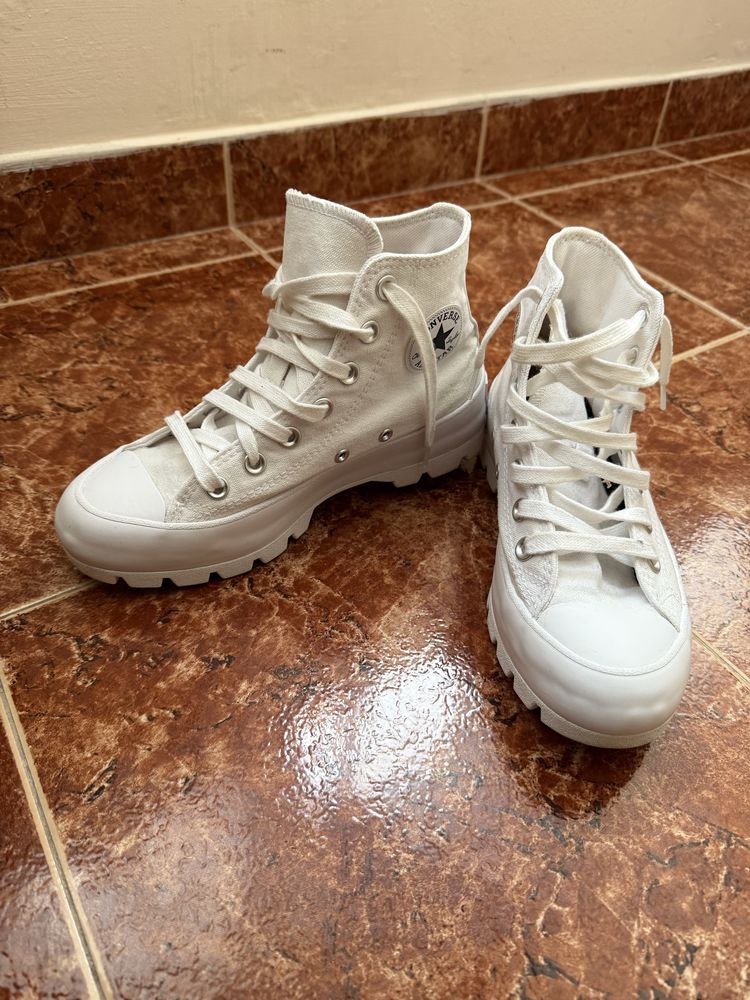 Бели кецове CONVERSE