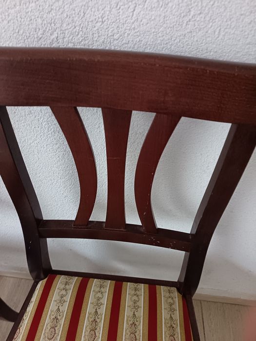 Vând 3 scaune lemn masiv