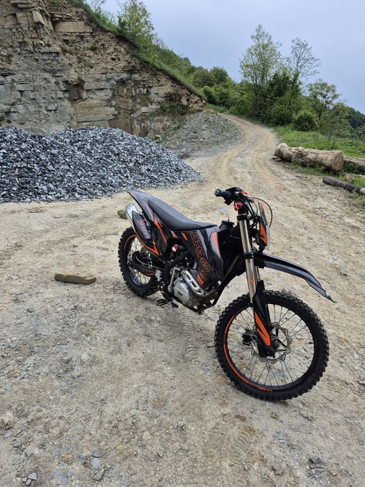 Vând cross alfarad 250cc