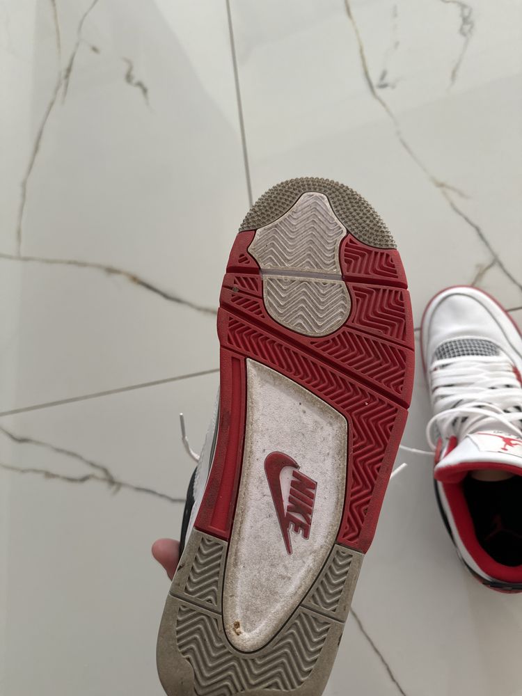 Jordan 4 Fire Red marime