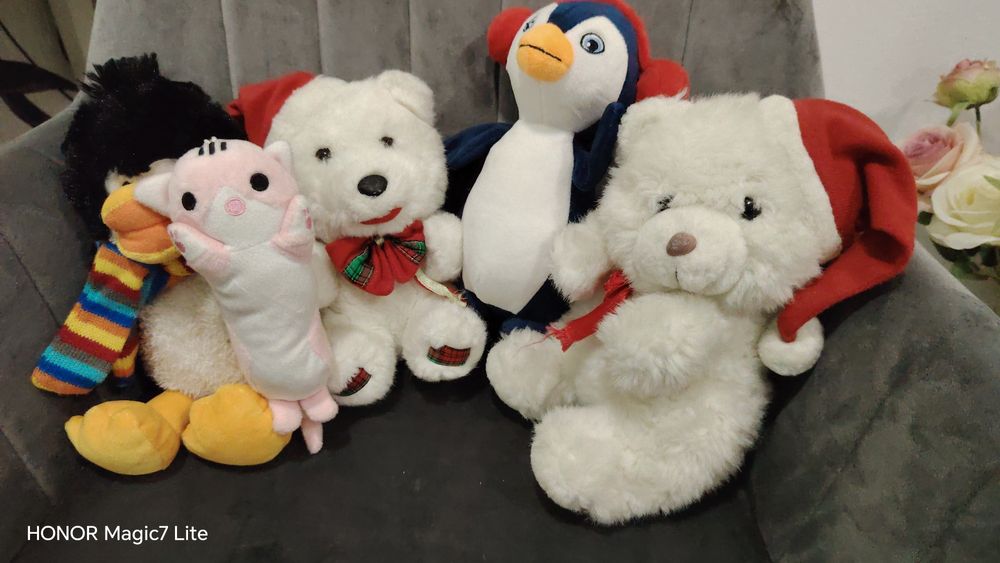 Pinguin interactiv și gașca sa