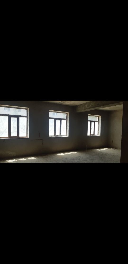 Продается просторное нежилое помещение с подвалом
