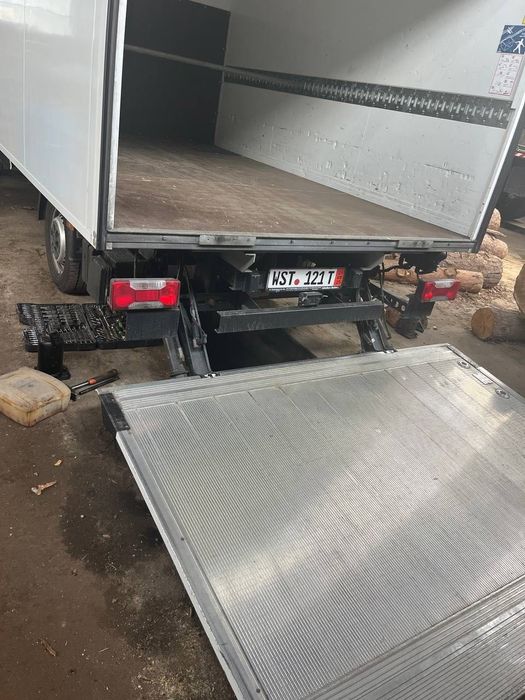 Падащ борд Palfinger и фургон Iveco Daily 35S18
