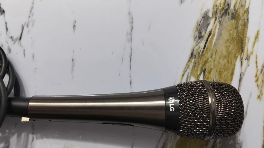 Микрофон LG в отличном состоянии работает пачти как новый