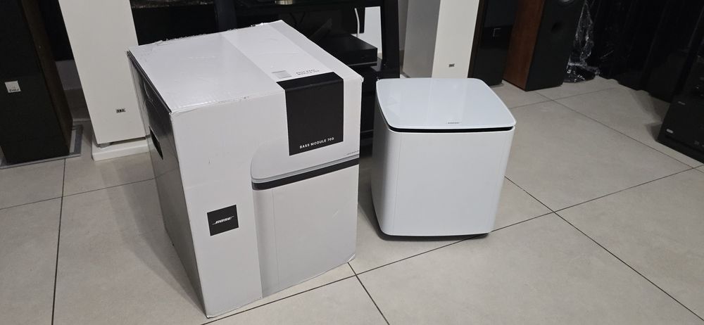 Subwoofer activ Bose Acoustimass 700 la cutie