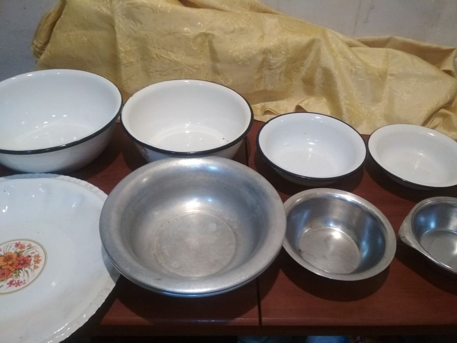 Продам набор мисок эмалированных и алюминиевых