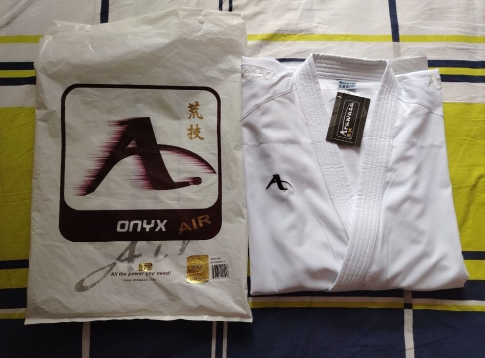 Vând kimono kumite arawaza