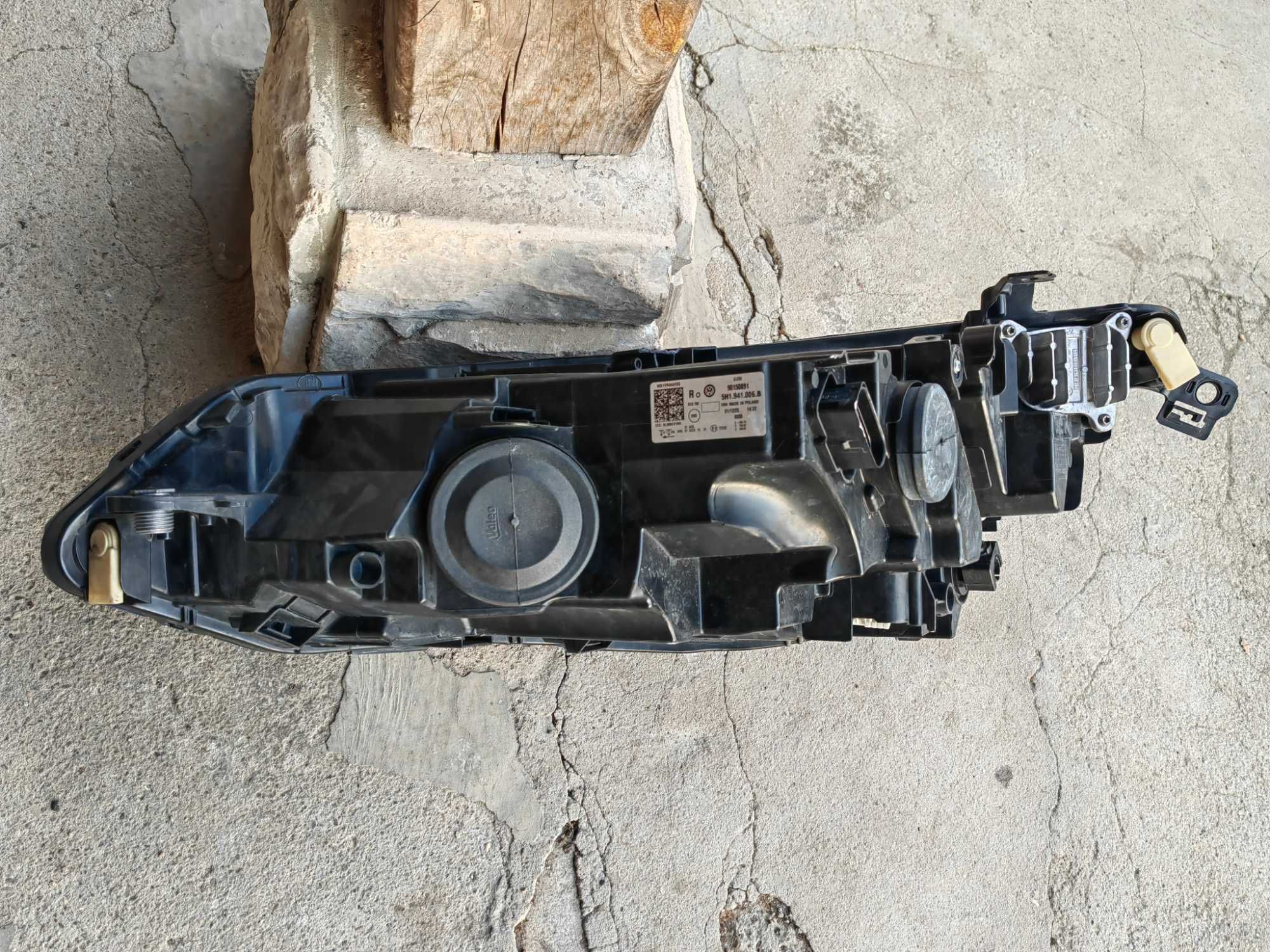 Фар VW Golf 8 LED десен / Фар Голф 8 / Фар Golf 8 Оригинален