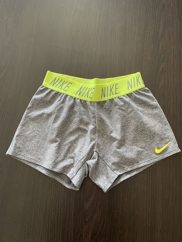 Къси панталонки Nike