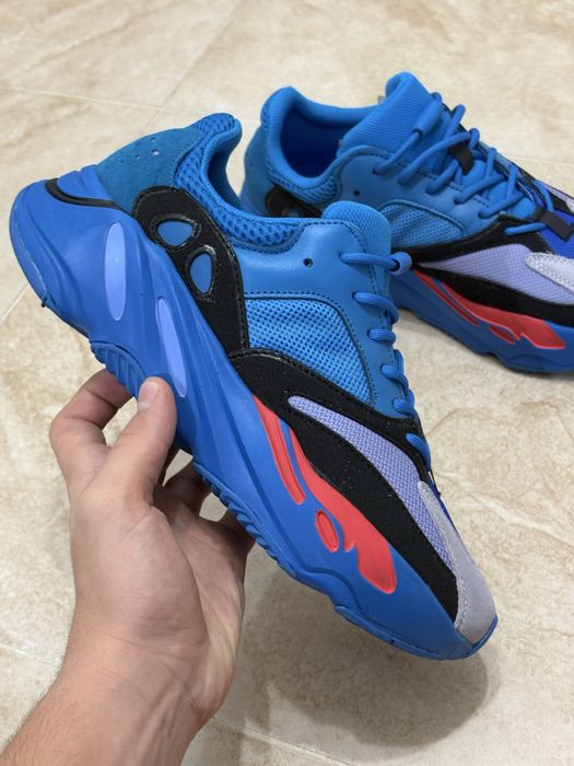 Yeezy 700v2 albastri 42