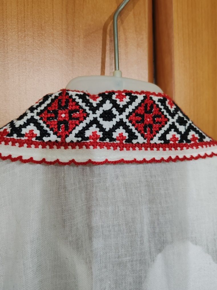 Ie copil românească tradițională