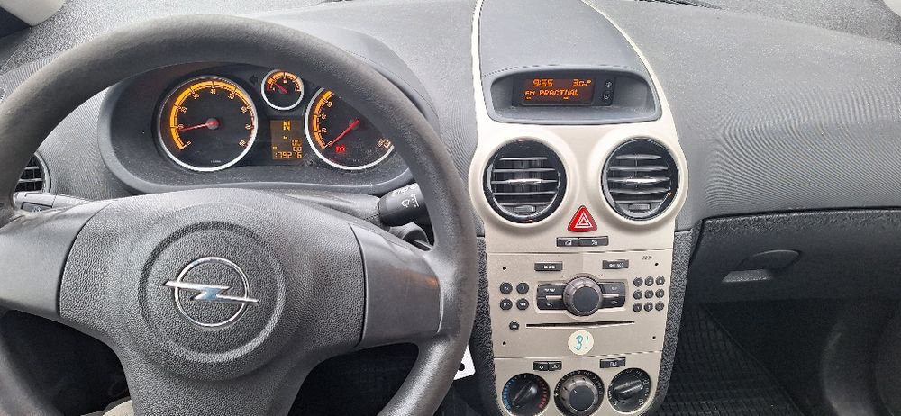 Opel corsa 1.2 benzină cutie automata